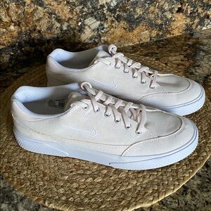 Nike Women's Retro GTS sneakers in light soft pink and white colorway size 9.5
